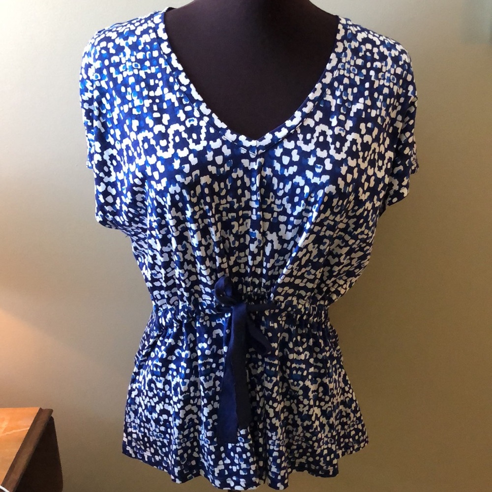 Tommy Bahama v neck summer shirt